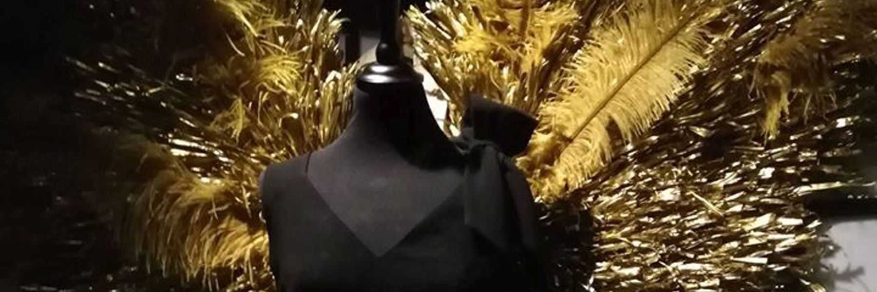 bueste-goldene-federn